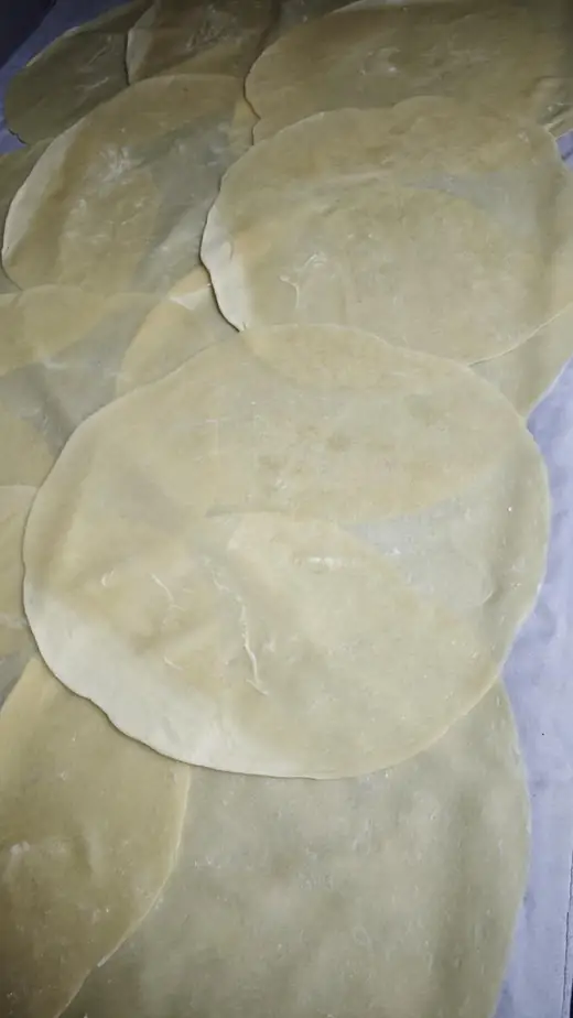 Galettes maison fraîchement abaissées